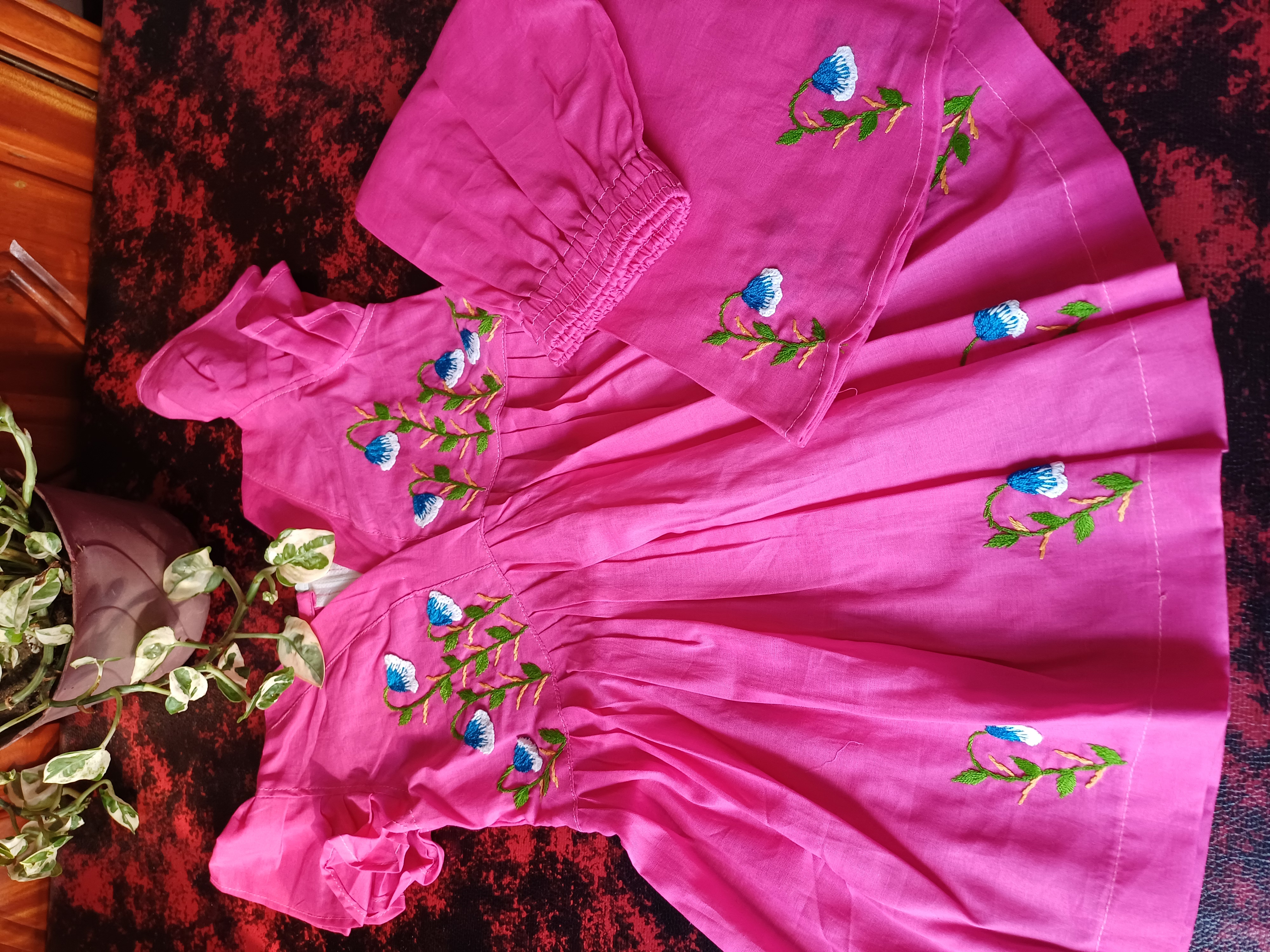 গোলাপি ফুলেল ফ্রক